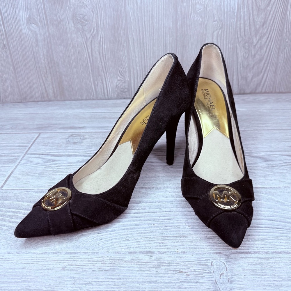 Michael Kors Caroline Pump Logo Pointed Toe Classic Heels sz 9 shoes velvet feel